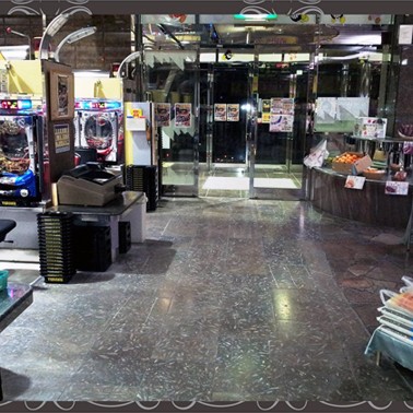 2013.02.13_ekimae_blog_1 駅前店のホール内