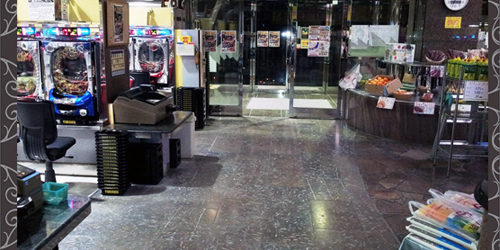 2013.03.27_ekimae_blog_1 駅前店のホール内