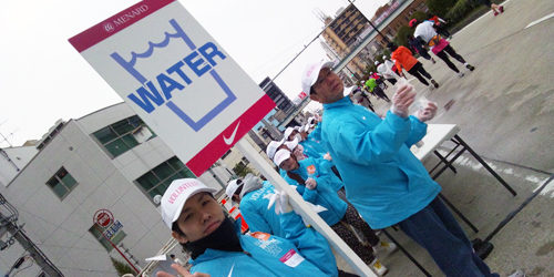 給水所のボランティア風景