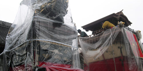 2013.04.25_sanpo_1 カッパをかぶる山車