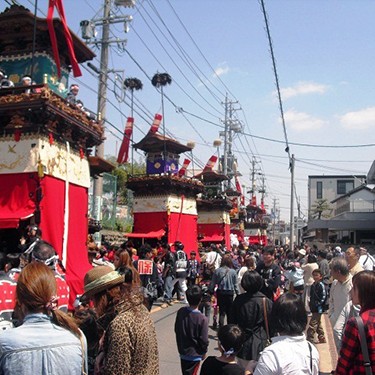 六輌の山車が並ぶと圧巻です