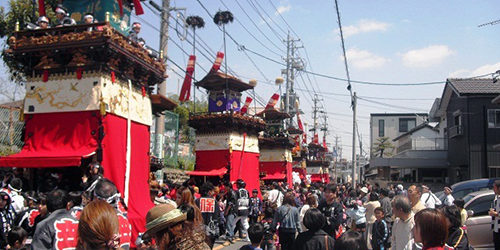 六輌の山車が並ぶと圧巻です