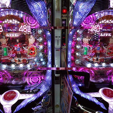 台の間に挟まってます