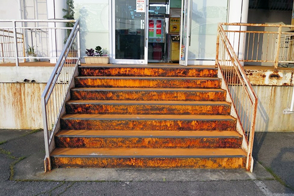 塗装前の階段
