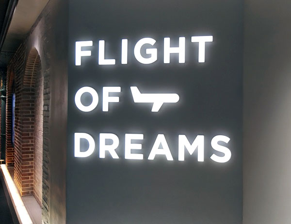 FLIGHT　OF　DREAMS