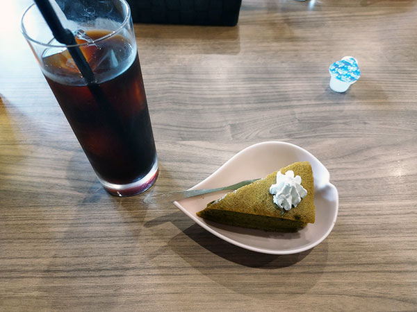 食後のデザート（台湾カステラ）＆アイスコーヒー