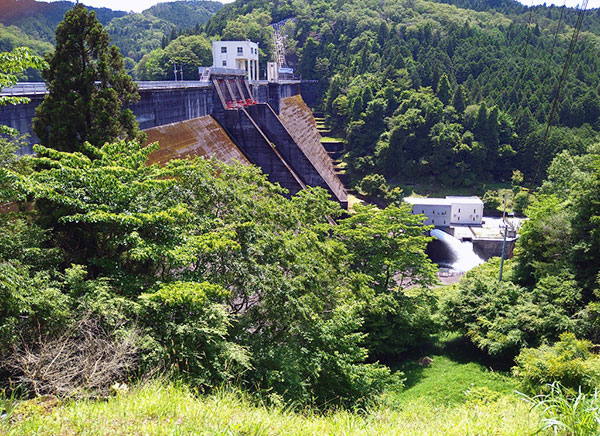 自然の中にある巨大な建造物に圧倒される！！ 豊田市羽布町にある『羽布ダム』