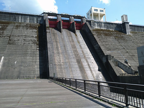 自然の中にある巨大な建造物に圧倒される！！ 豊田市羽布町にある『羽布ダム』