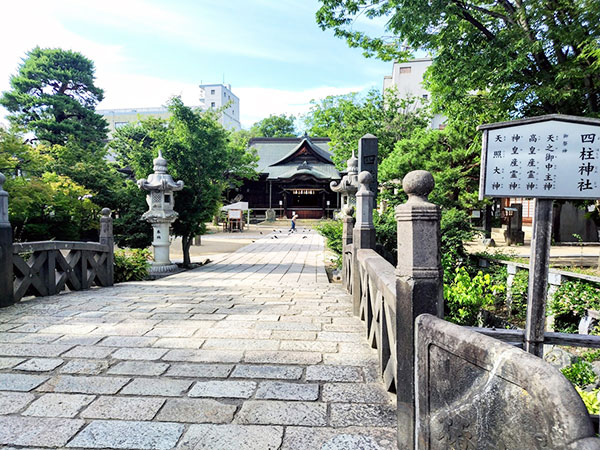 四柱神社