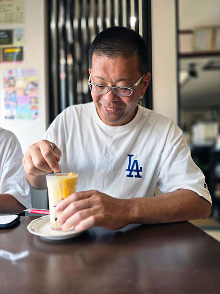 おっさんがハロハロ食べる