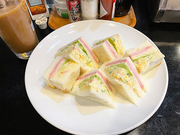 大府駅から徒歩2分！昼は本格サンドイッチ、夜はバーも営む地元から40年以上愛された老舗の喫茶店『ふらんす屋　蔵（くら）』
