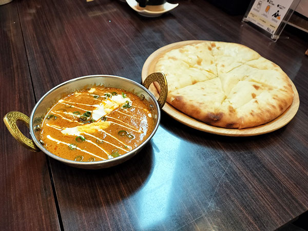 本日のカレー・チーズナン