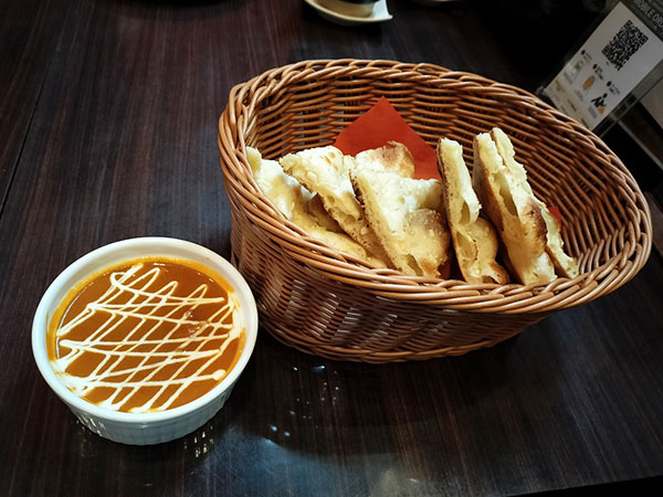 本日のカレー・自家製焼きたてナン