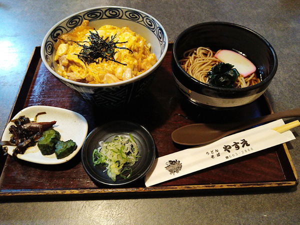 具だくさんの味噌煮込みうどんが絶品！ 東海市荒尾町にある手打ちうどん・そば『やすえ』