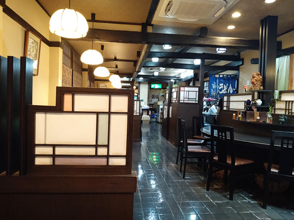 具だくさんの味噌煮込みうどんが絶品！ 東海市荒尾町にある手打ちうどん・そば『やすえ』