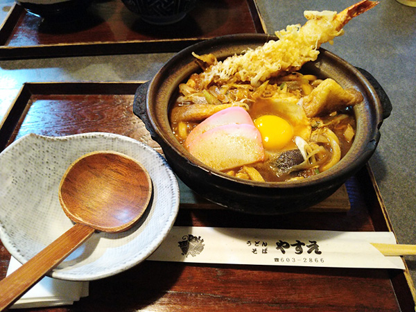 具だくさんの味噌煮込みうどんが絶品！ 東海市荒尾町にある手打ちうどん・そば『やすえ』