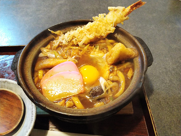 具だくさんの味噌煮込みうどんが絶品！ 東海市荒尾町にある手打ちうどん・そば『やすえ』