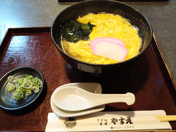 具だくさんの味噌煮込みうどんが絶品！ 東海市荒尾町にある手打ちうどん・そば『やすえ』