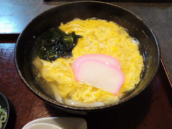 具だくさんの味噌煮込みうどんが絶品！ 東海市荒尾町にある手打ちうどん・そば『やすえ』