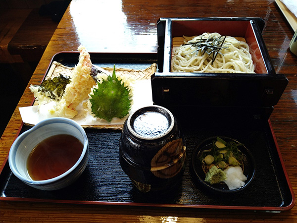 冬は味噌煮込うどん、夏は冷たいそばが人気！天ぷらもサクサク美味しい、東海市にある手打めん処『喜代志』