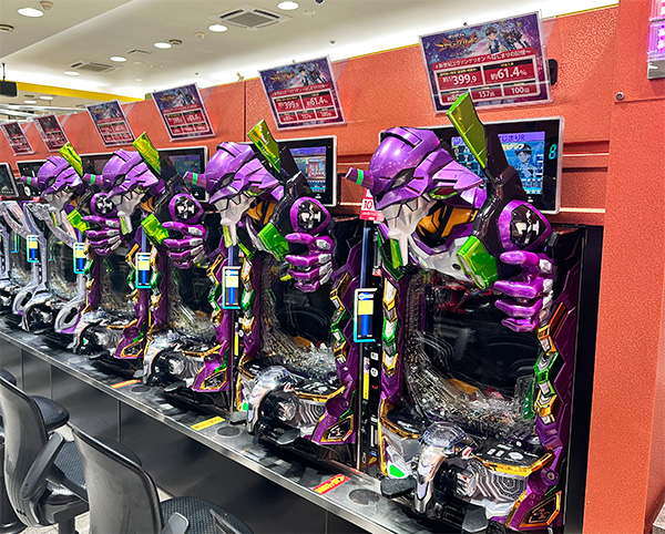 パチンコ台の役物デカすぎ！頭上注意！ ～データランプの場所変えます。～