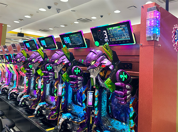 パチンコ台の役物デカすぎ！頭上注意！ ～データランプの場所変えます。～