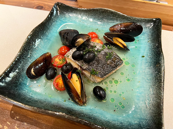 白身魚とムール貝のアクアパッツァ